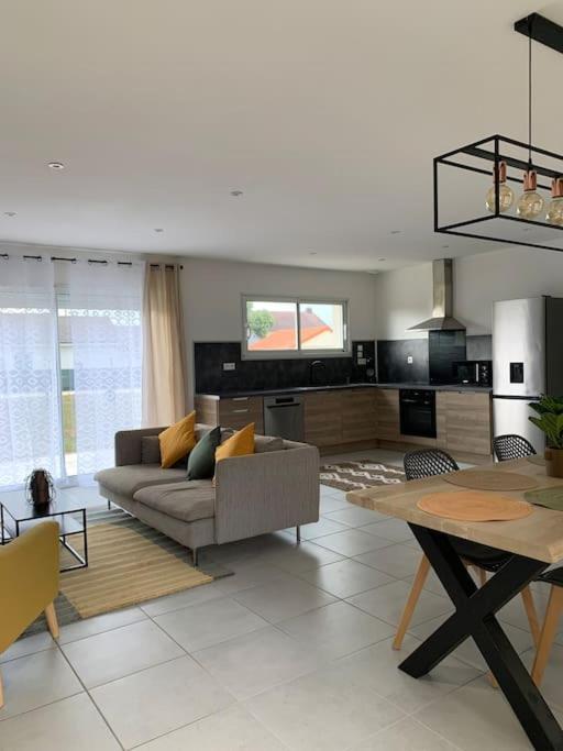 Charmante Villa Chatellerault Bagian luar foto